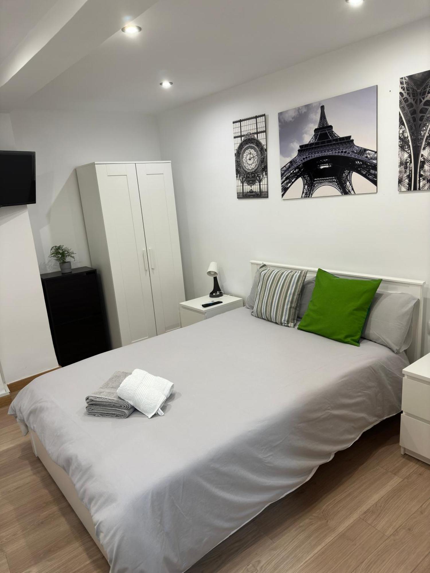 Manrique Rooms Малага Экстерьер фото